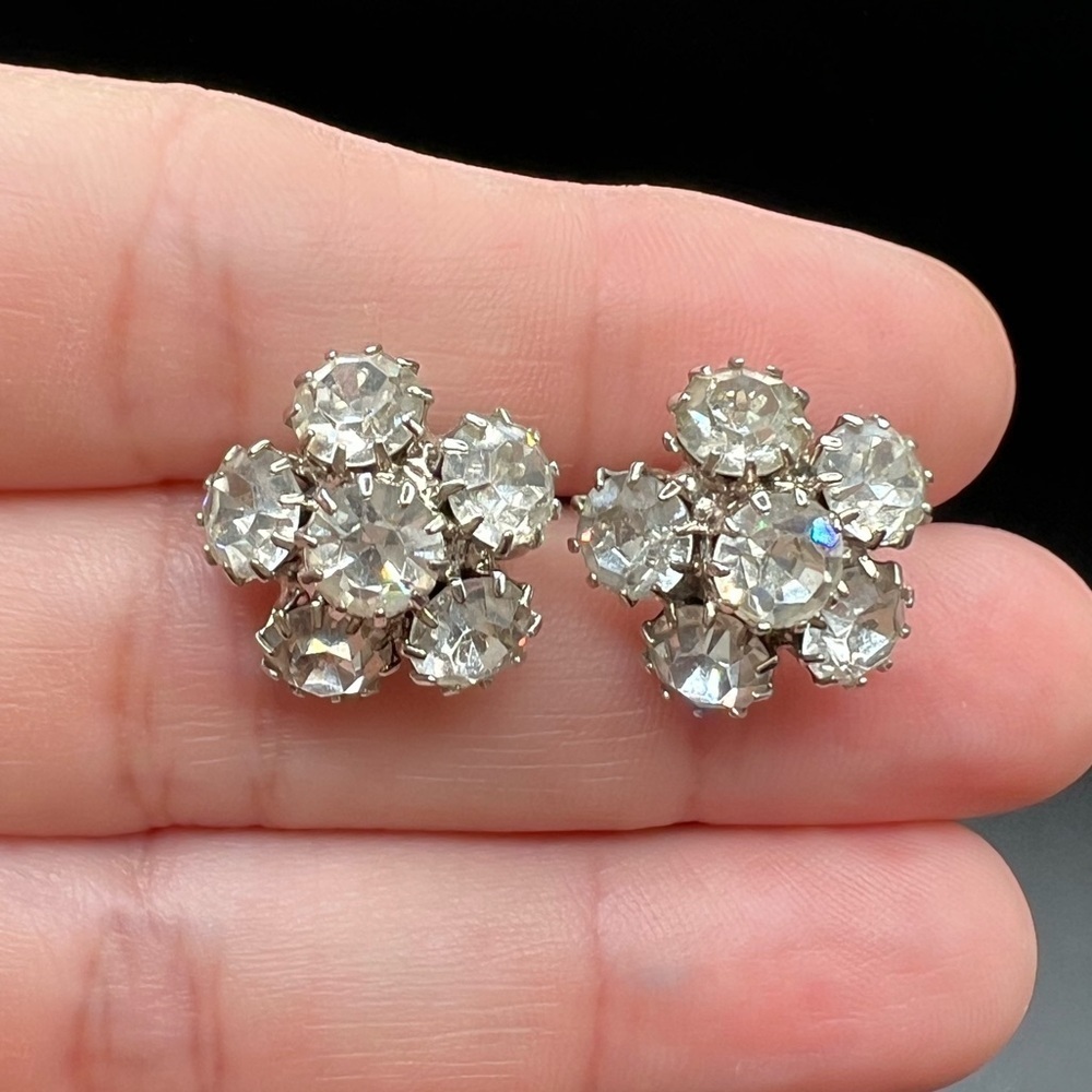 Vintage prong set sparkling clear rhinestone screw back earrings